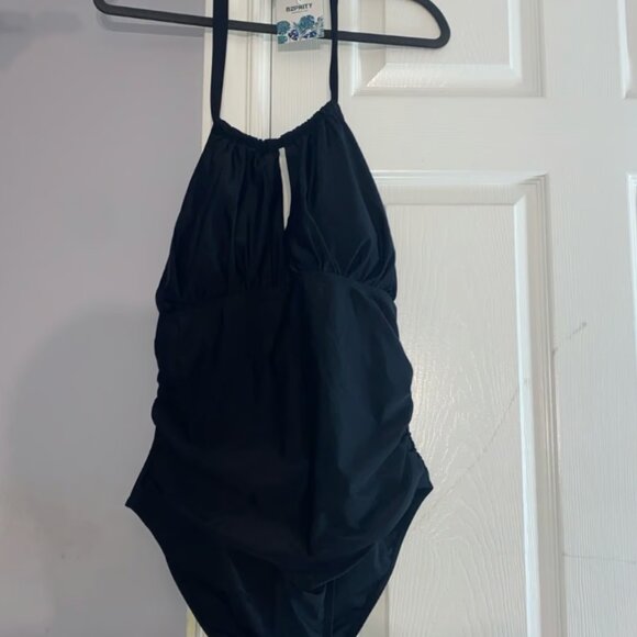 Size women's XL one piece halter swimsuit/bathing suit, - Picture 2 of 6